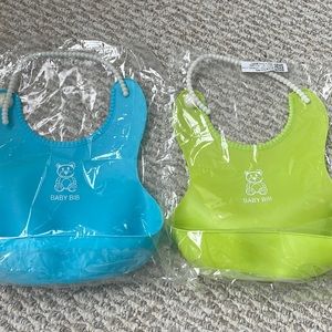 Silicone baby 2 bibs